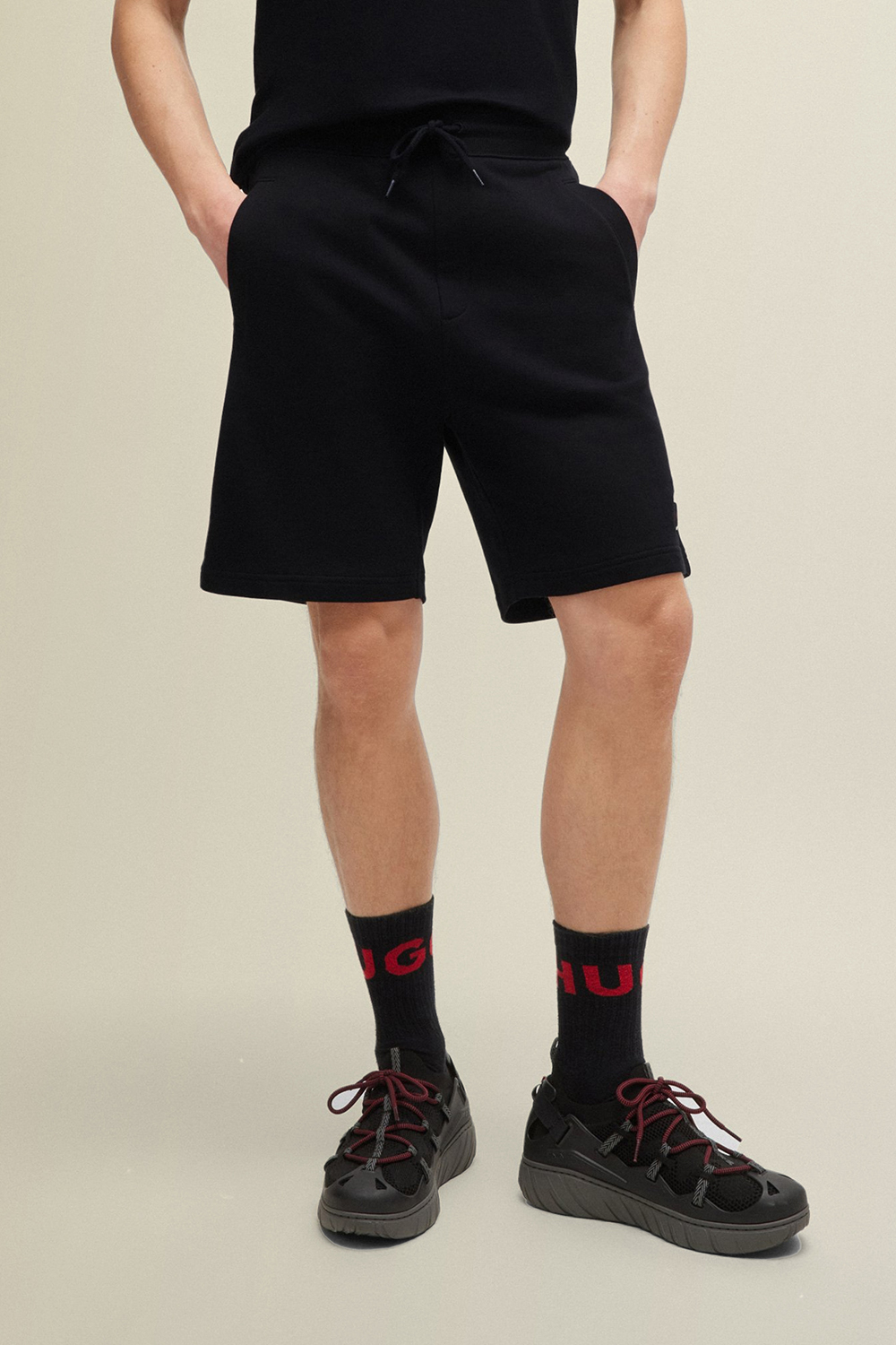 תמונת דוגמן קידמית של מכנסי ג'וג קצרים