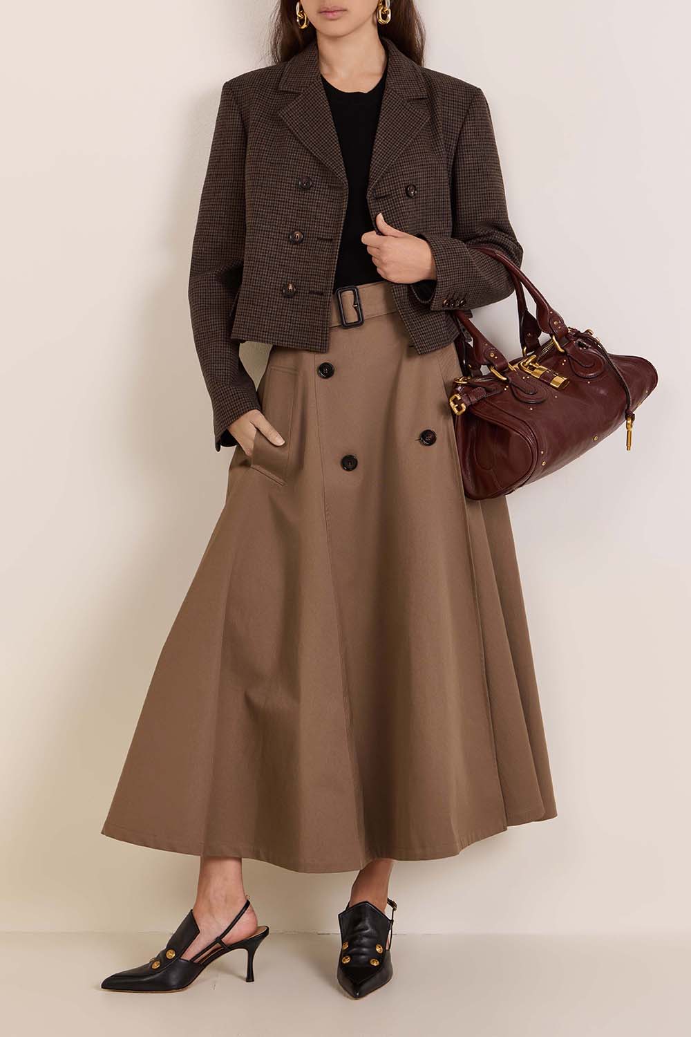 תמונת דוגמן קידמית של נעלי עקב סלינג בק