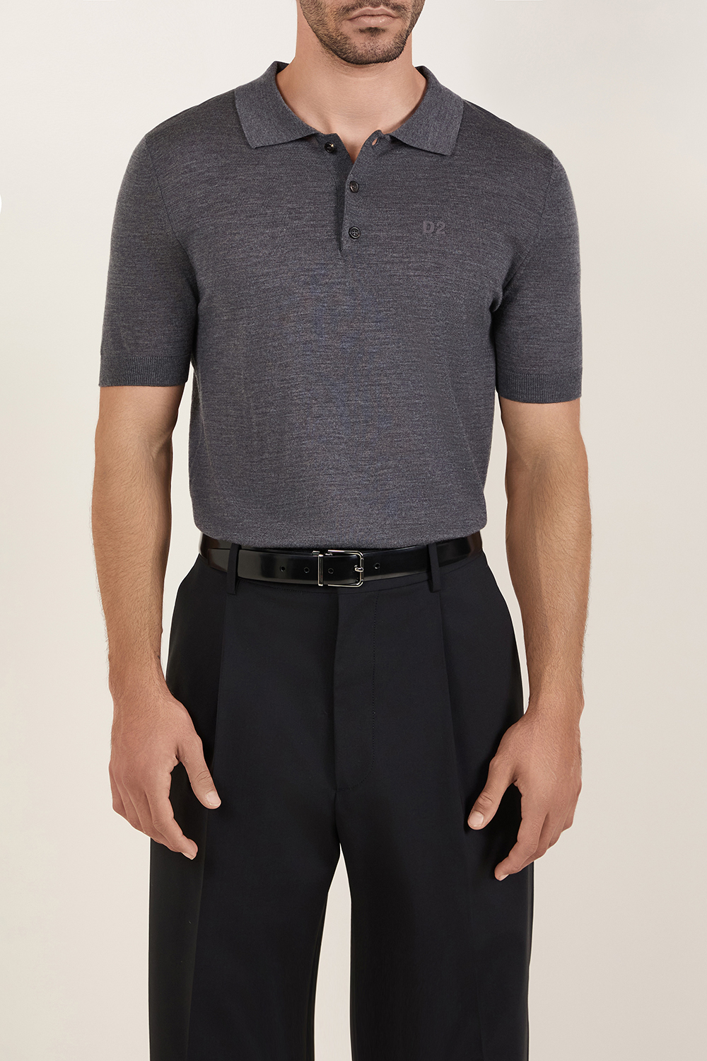 תמונת דוגמן קידמית של חולצת פולו מצמר