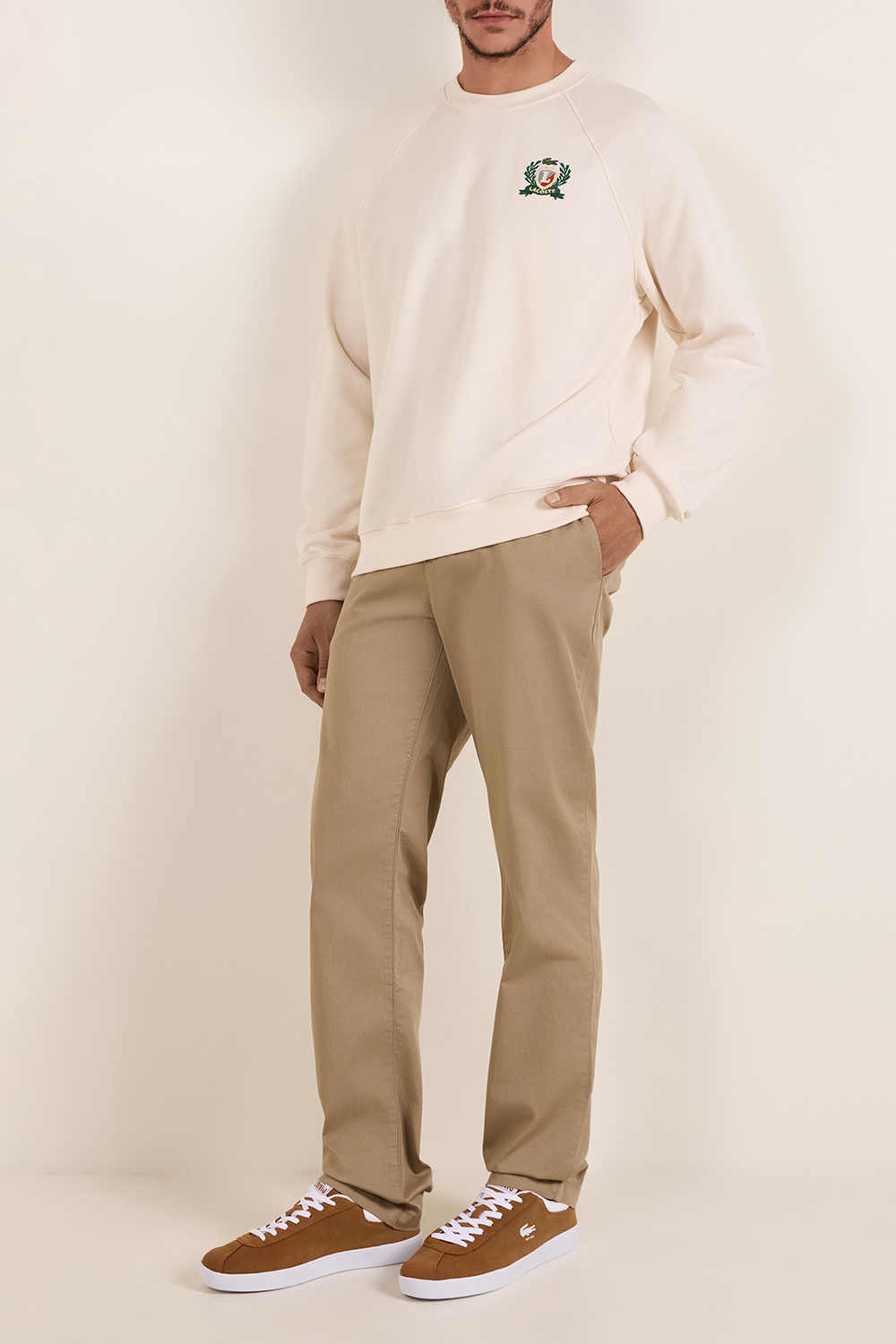 תמונת דוגמן קידמית של נעלי סניקרס קורט