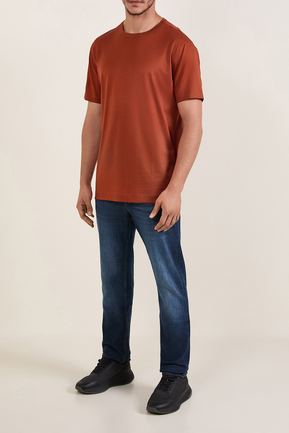 תמונת דוגמן קידמית של נעלי סניקרס