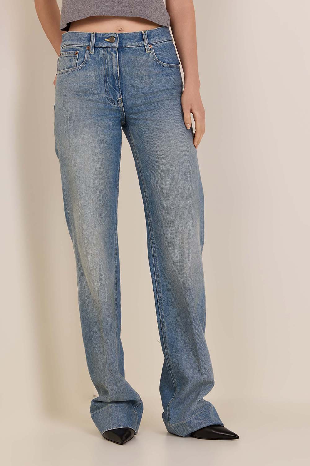 תמונת דוגמן קידמית של מכנסי ג'ינס בגזרה ישרה