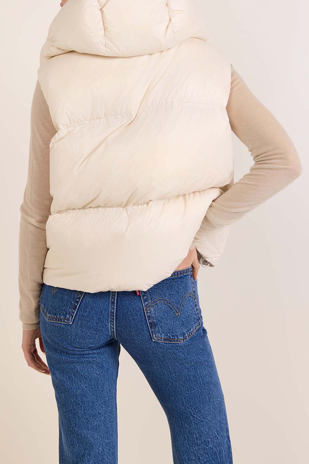 תמונת דוגמן אחורית של וסט פוך קפוצ'ון