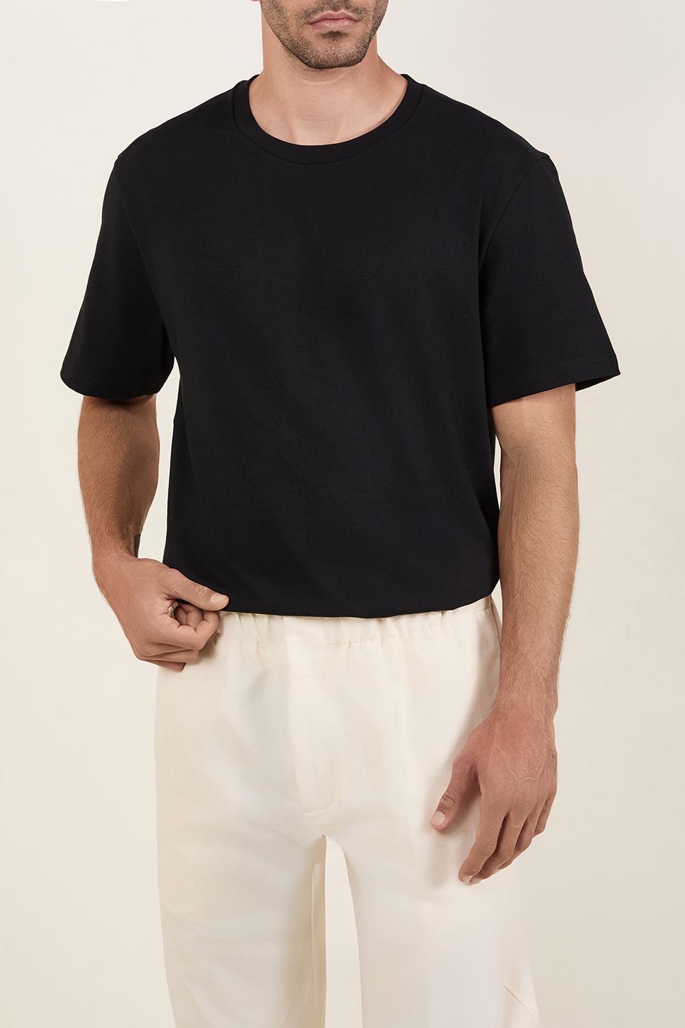 תמונת דוגמן קידמית של חולצת טי עם לוגו פאץ'