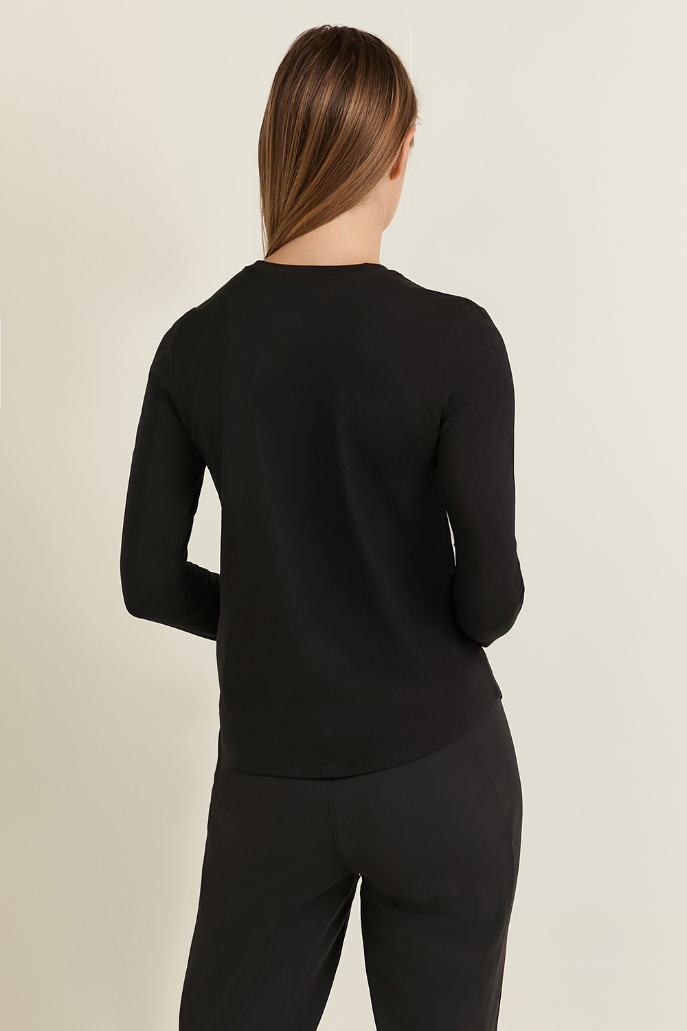 תמונת דוגמן אחורית של Love Long-Sleeve Shirt