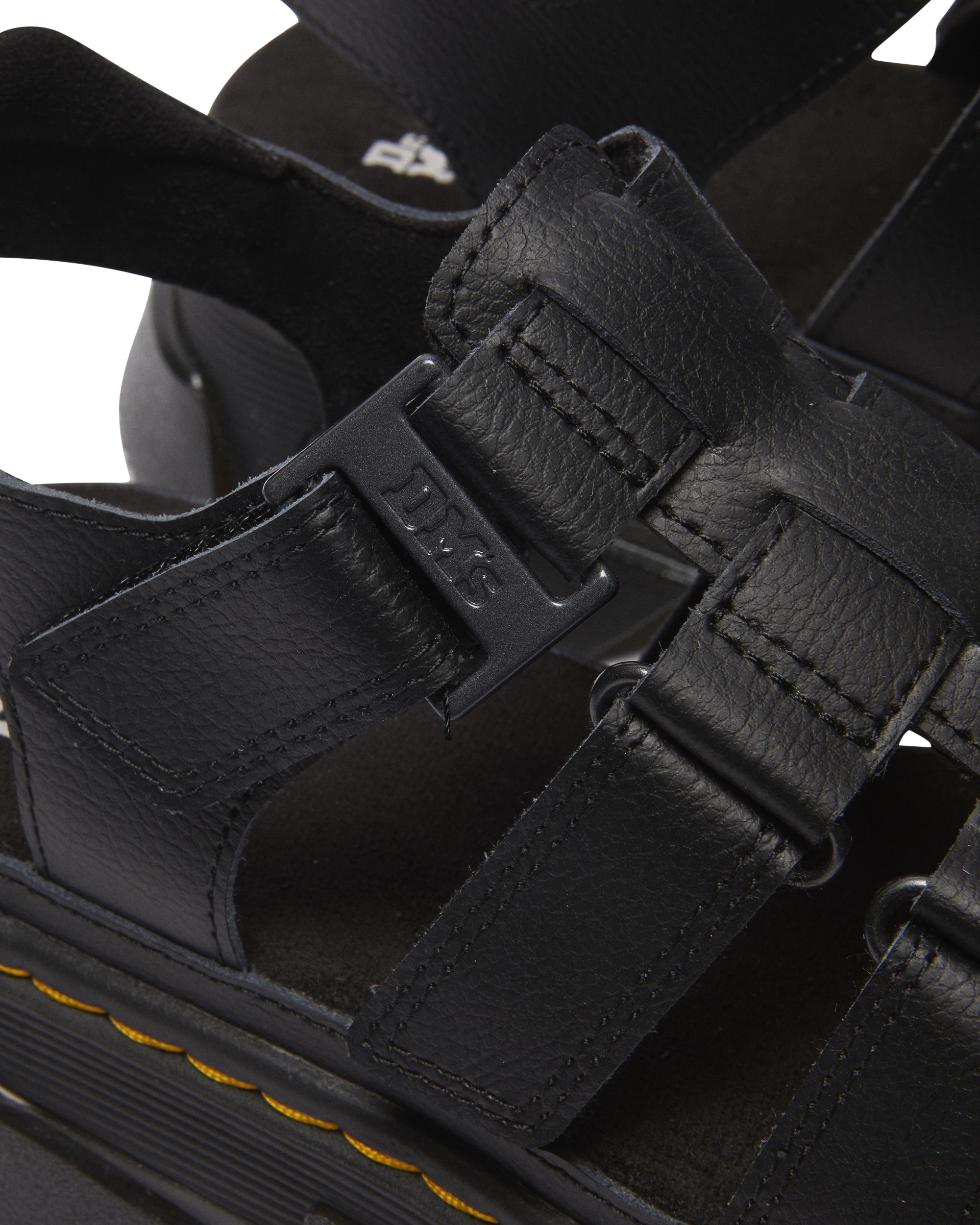 תמונת תקריב של סנדלי מטיסון