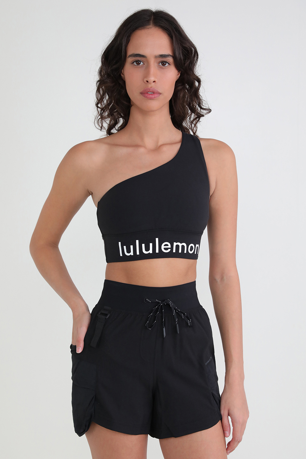 תמונת דוגמן קידמית של Align&trade; Asym Bra, C/D Cup *Graphic