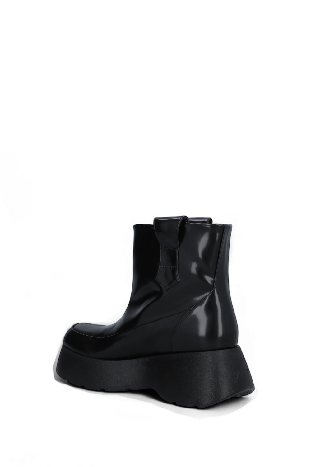 תמונה אחורית של מגפוני קאט לואו