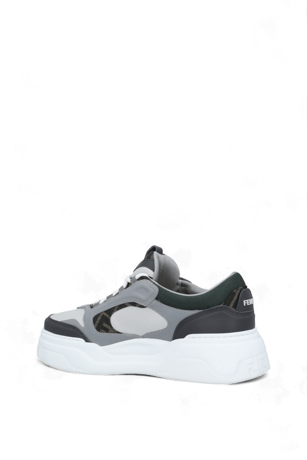 תמונה אחורית של נעלי סניקרס