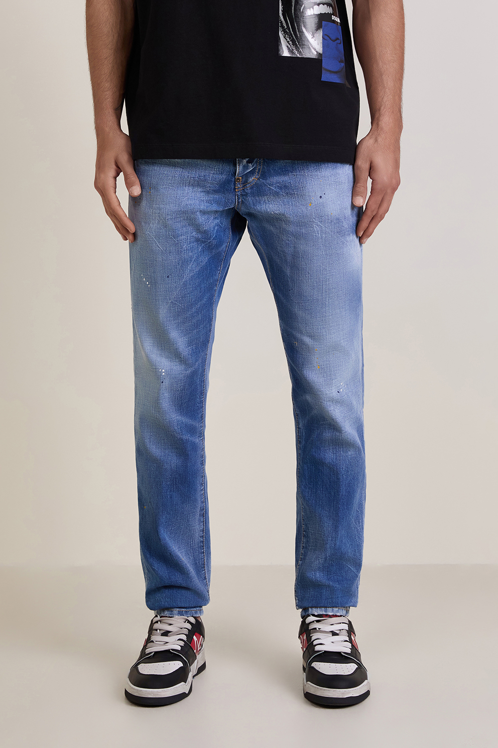 תמונת דוגמן קידמית של מכנסי ג'ינס