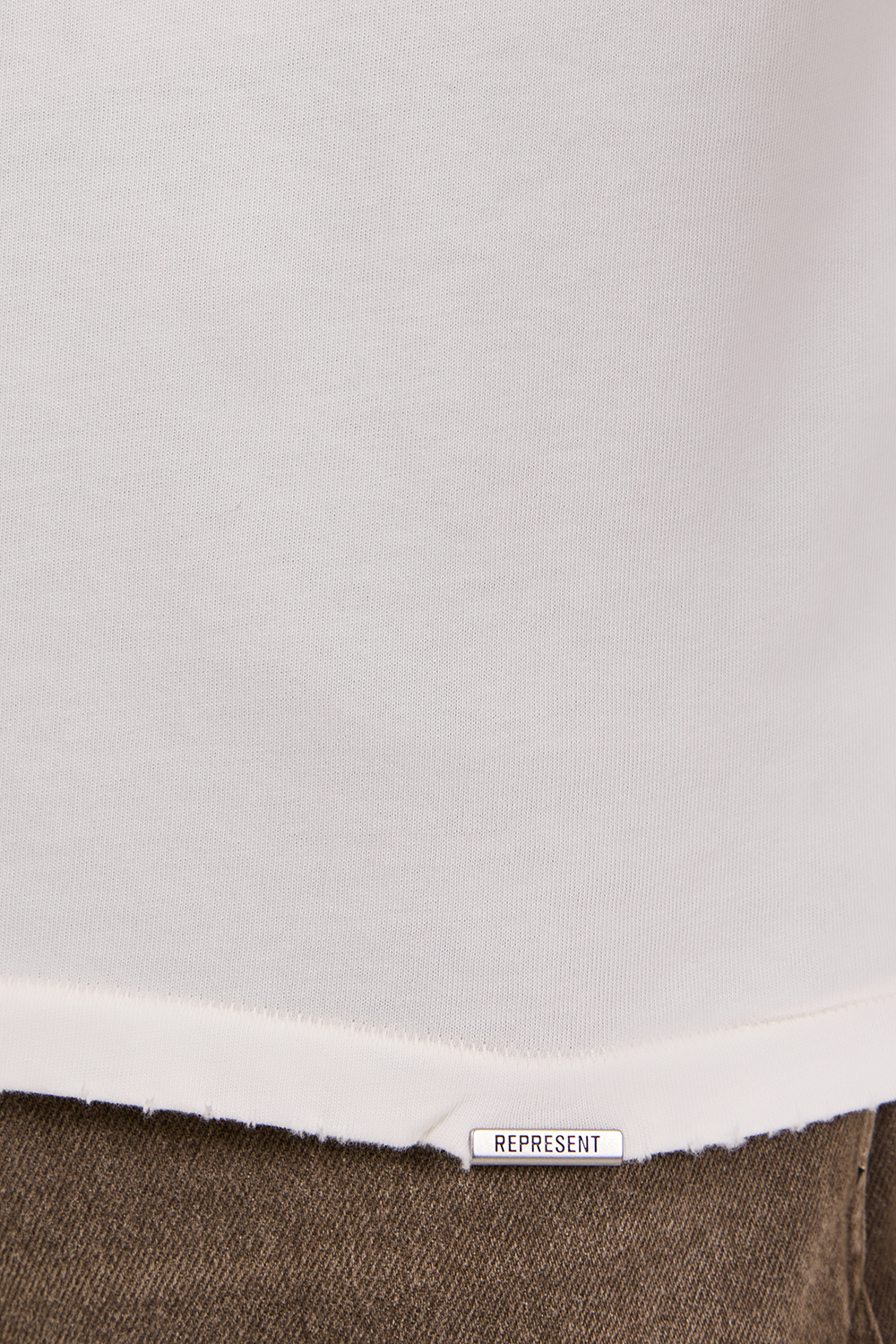 תמונת דוגמן אחורית של חולצת טי מאויירת אוברסייז