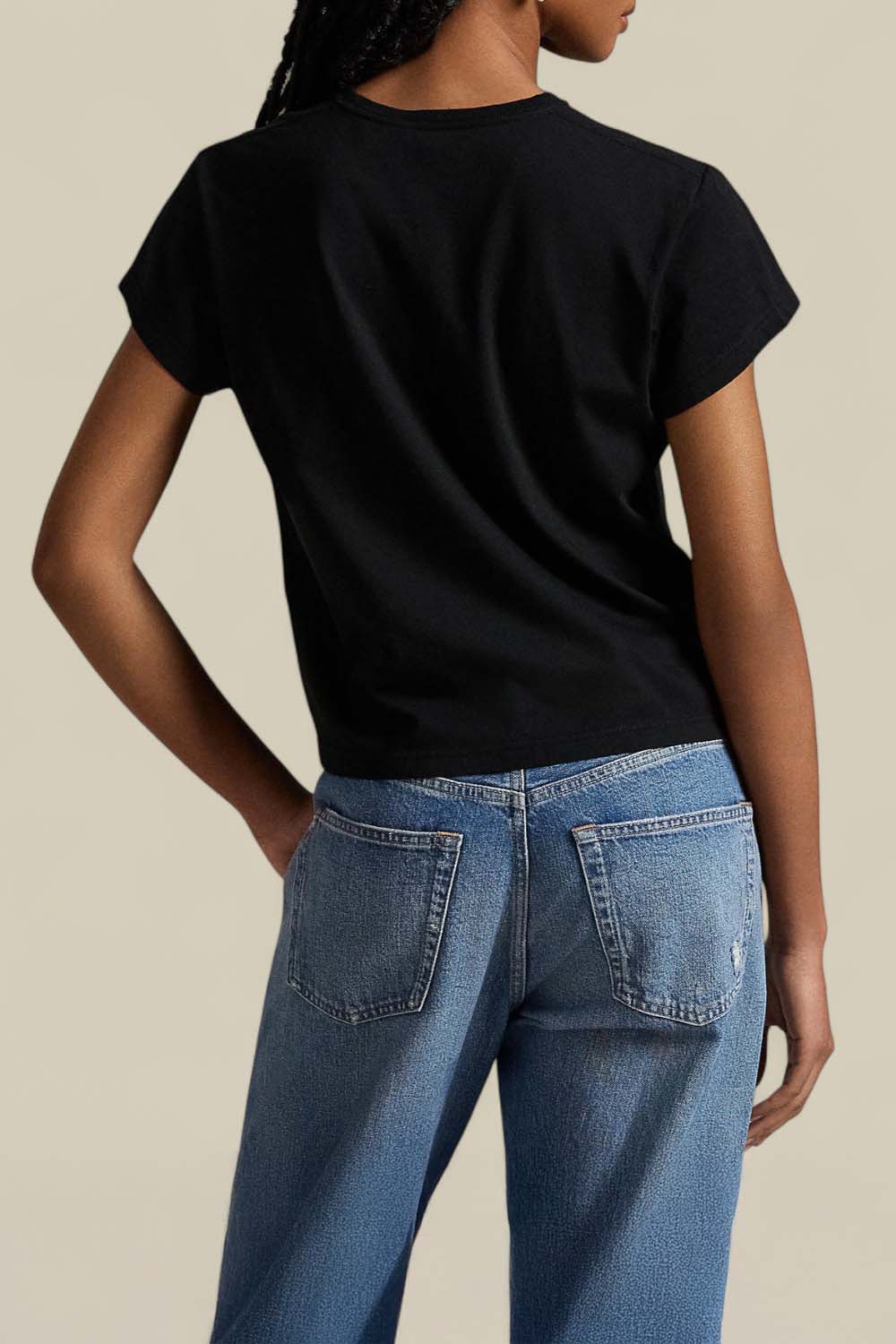 תמונת דוגמן אחורית של חולצת טי