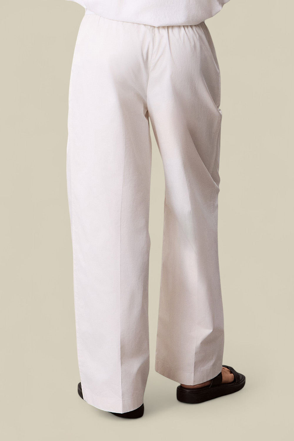 תמונת דוגמן אחורית של מכנסי כותנה