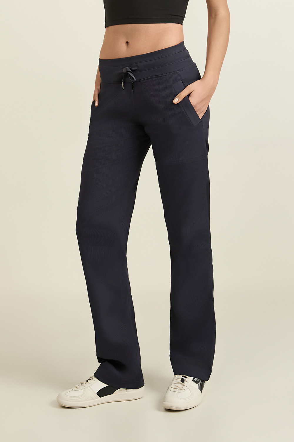 תמונת דוגמן קידמית של Dance Studio Mid-Rise Pant *Regular