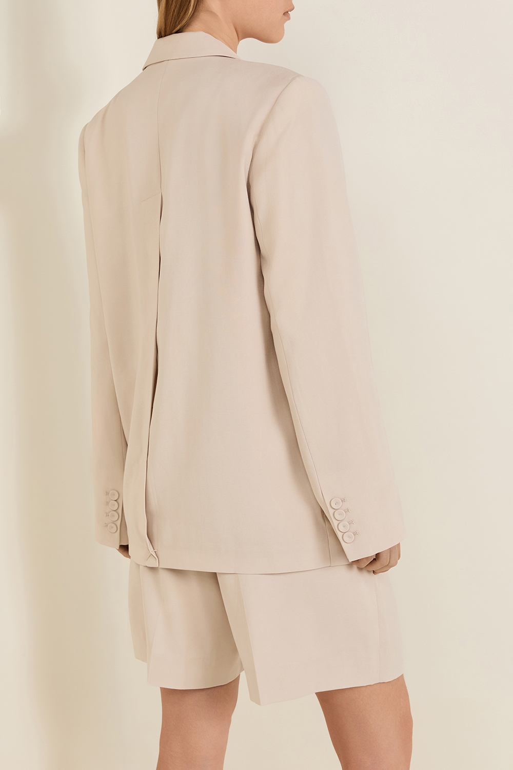 תמונת דוגמן אחורית של ז'קט אלקסיס