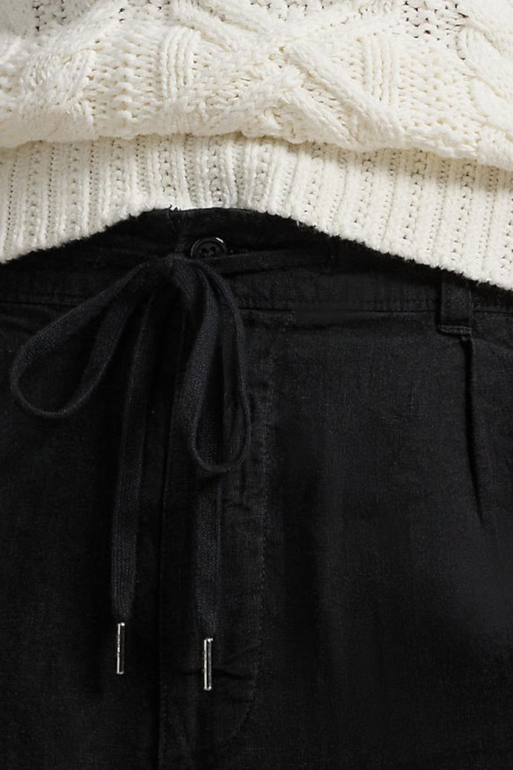 תמונת תקריב דוגמן של מכנסיים ארוכים מפשתן