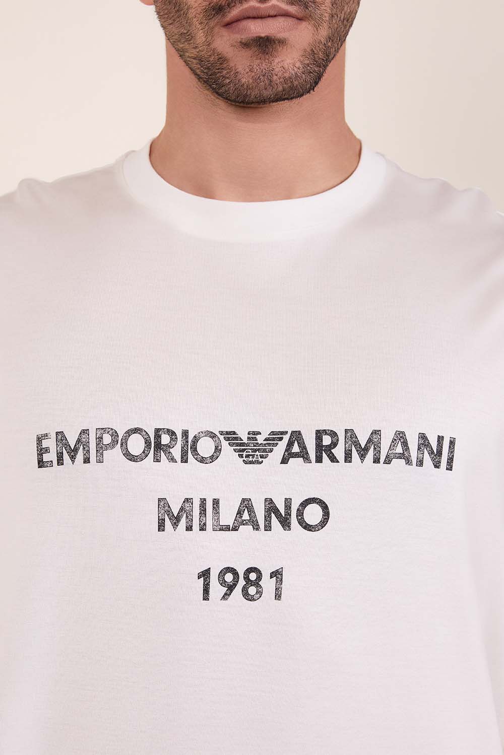 תמונת תקריב דוגמן של חולצת טי