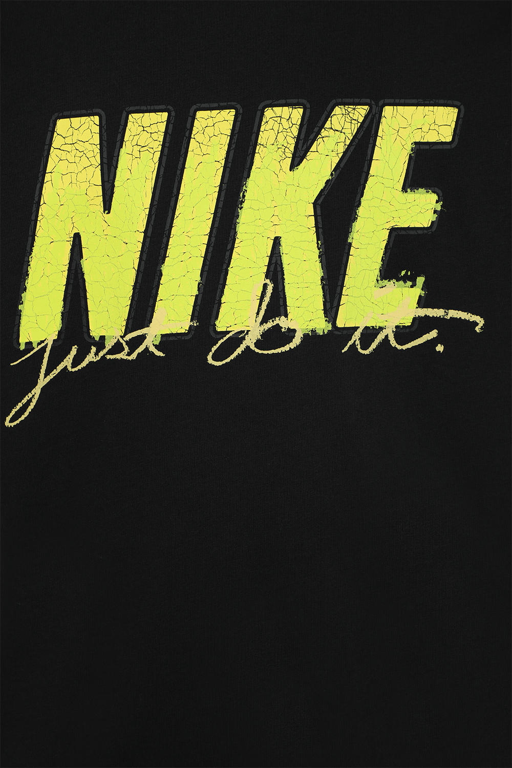 תמונת תקריב של חולצת לוגו ספורט שחורה