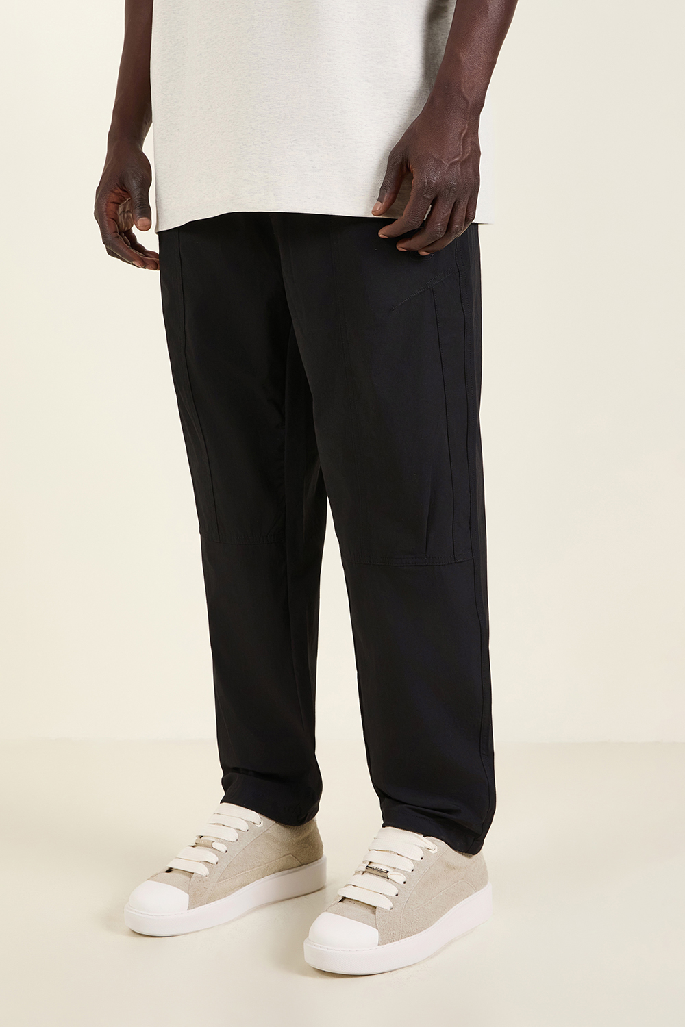 תמונת דוגמן קידמית של מכנסיים ארוכים