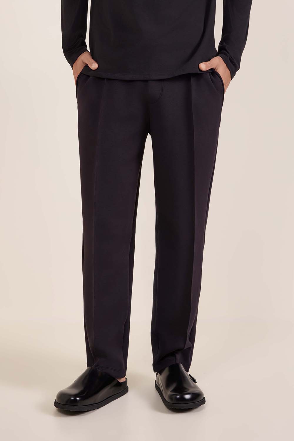 תמונת דוגמן קידמית של Smooth Spacer Pintuck Pant *Regular