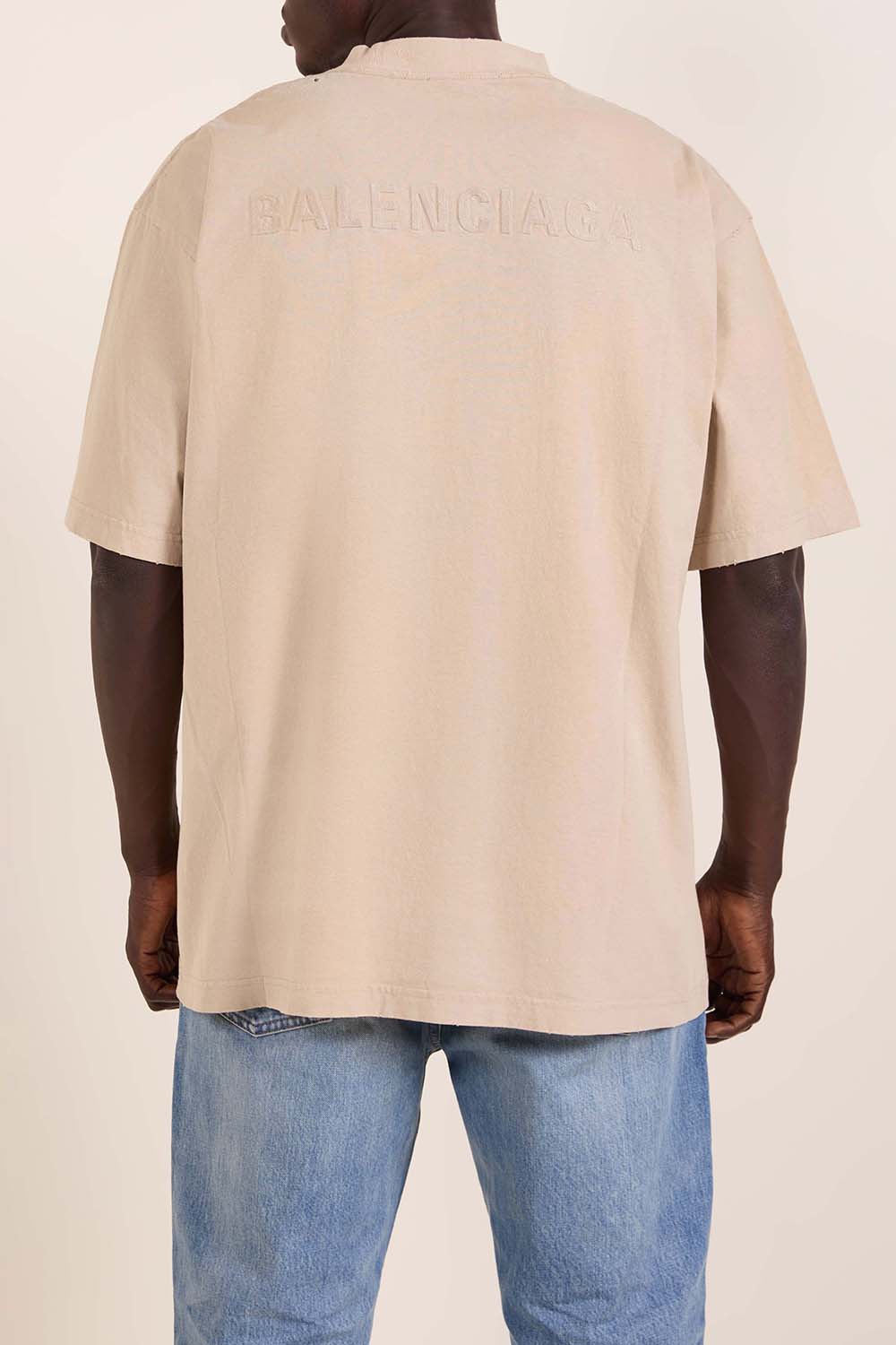 תמונת דוגמן אחורית של חולצת טי