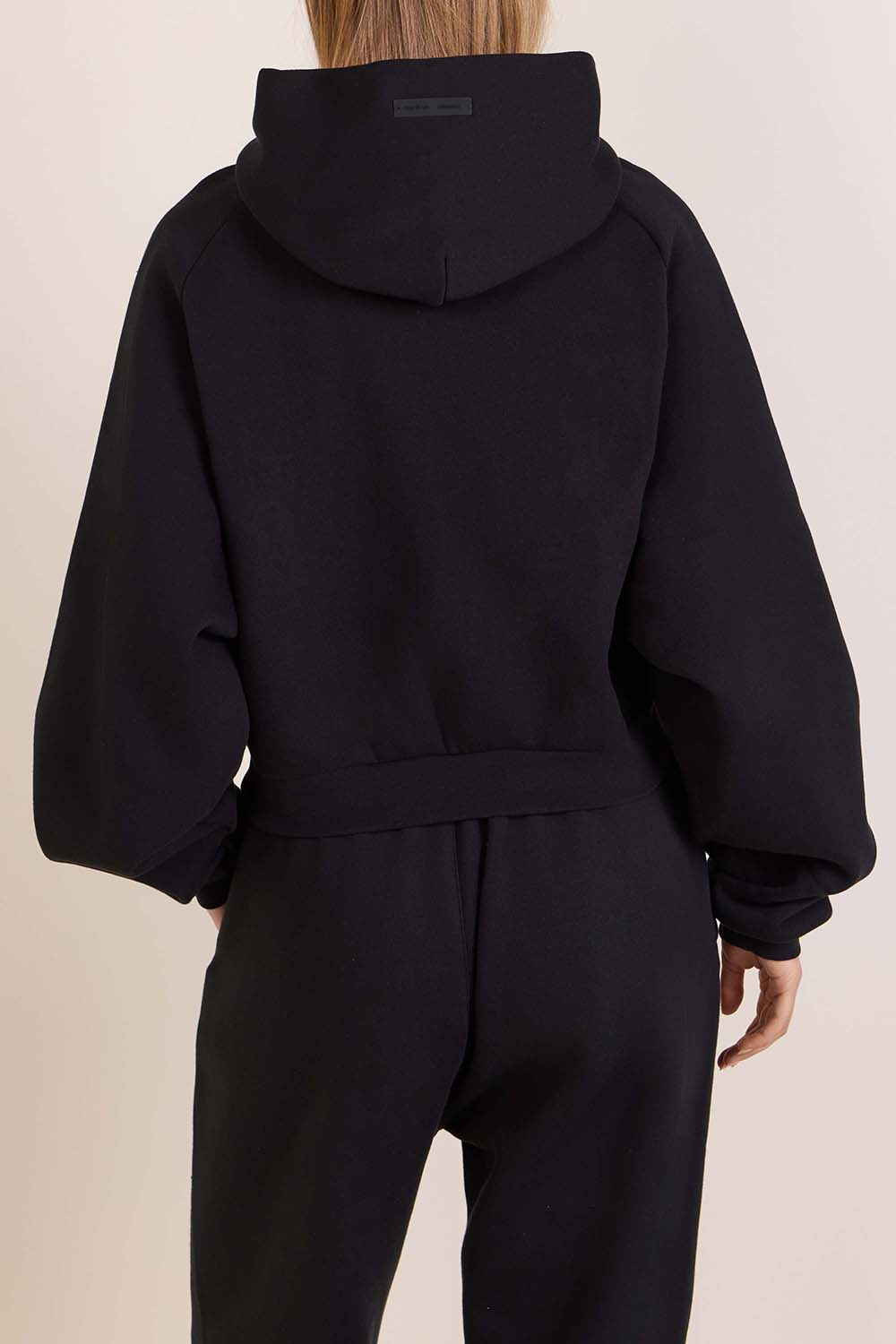 תמונת דוגמן אחורית של סווטשירט קפוצ'ון