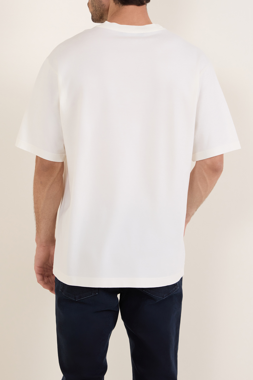 תמונת דוגמן אחורית של חולצת טי