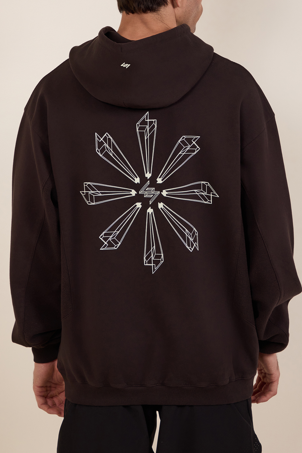 תמונת תקריב דוגמן של סווטישרט אוברסייז לאימון 247