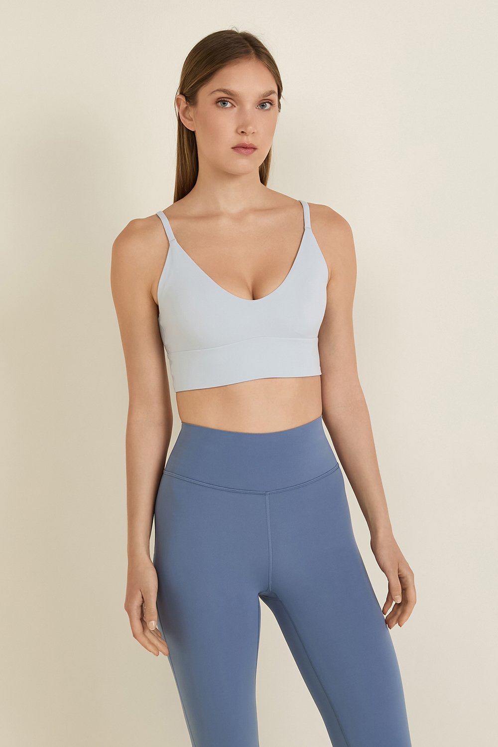 תמונת דוגמן קידמית של Focuser Scoop-Neck Bra A/B Cup