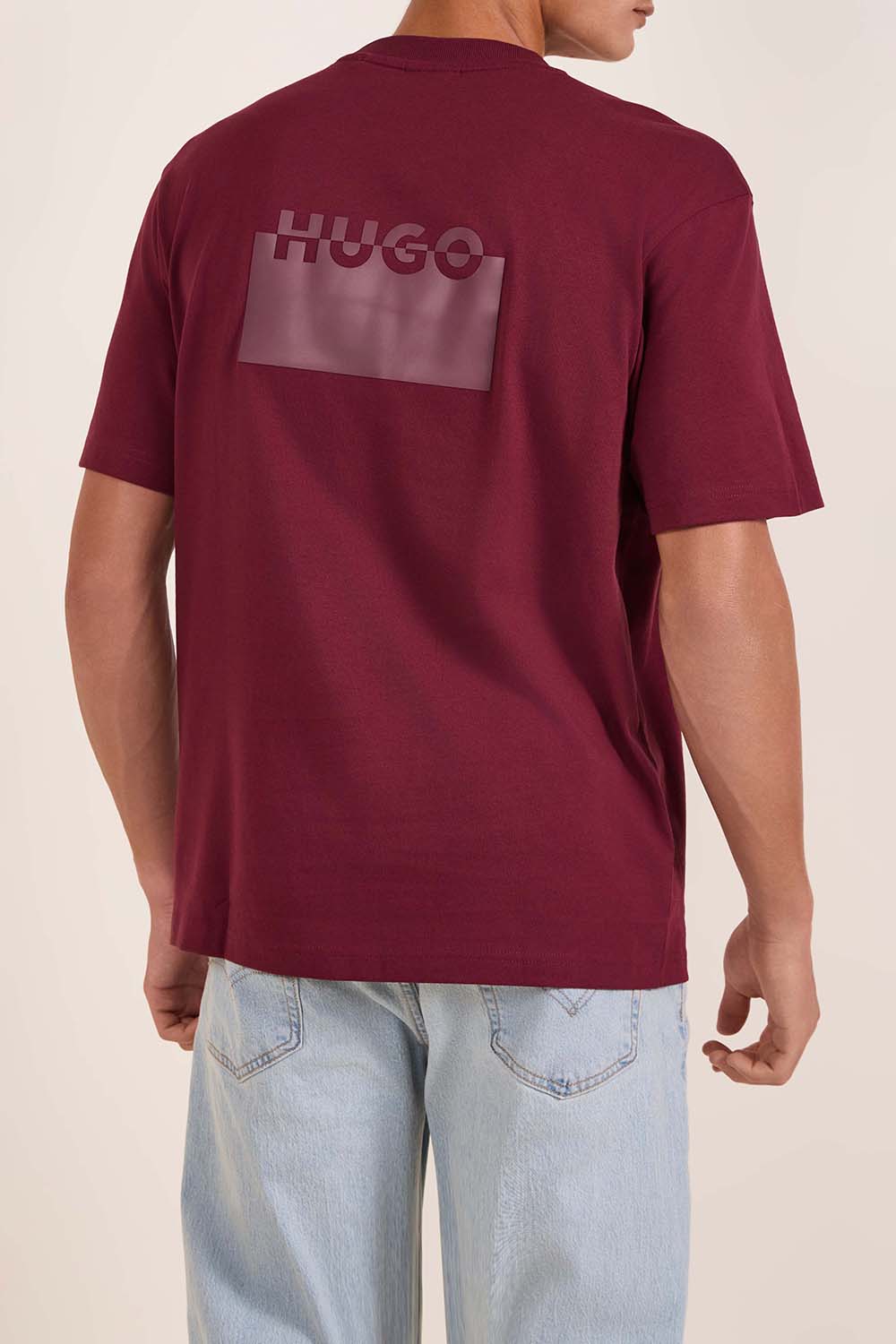 תמונת דוגמן אחורית של חולצת טי