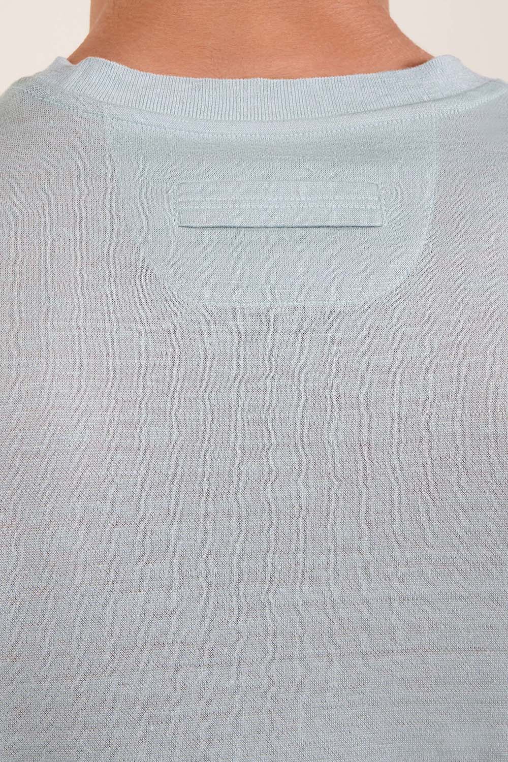 תמונת תקריב דוגמן של חולצת טי