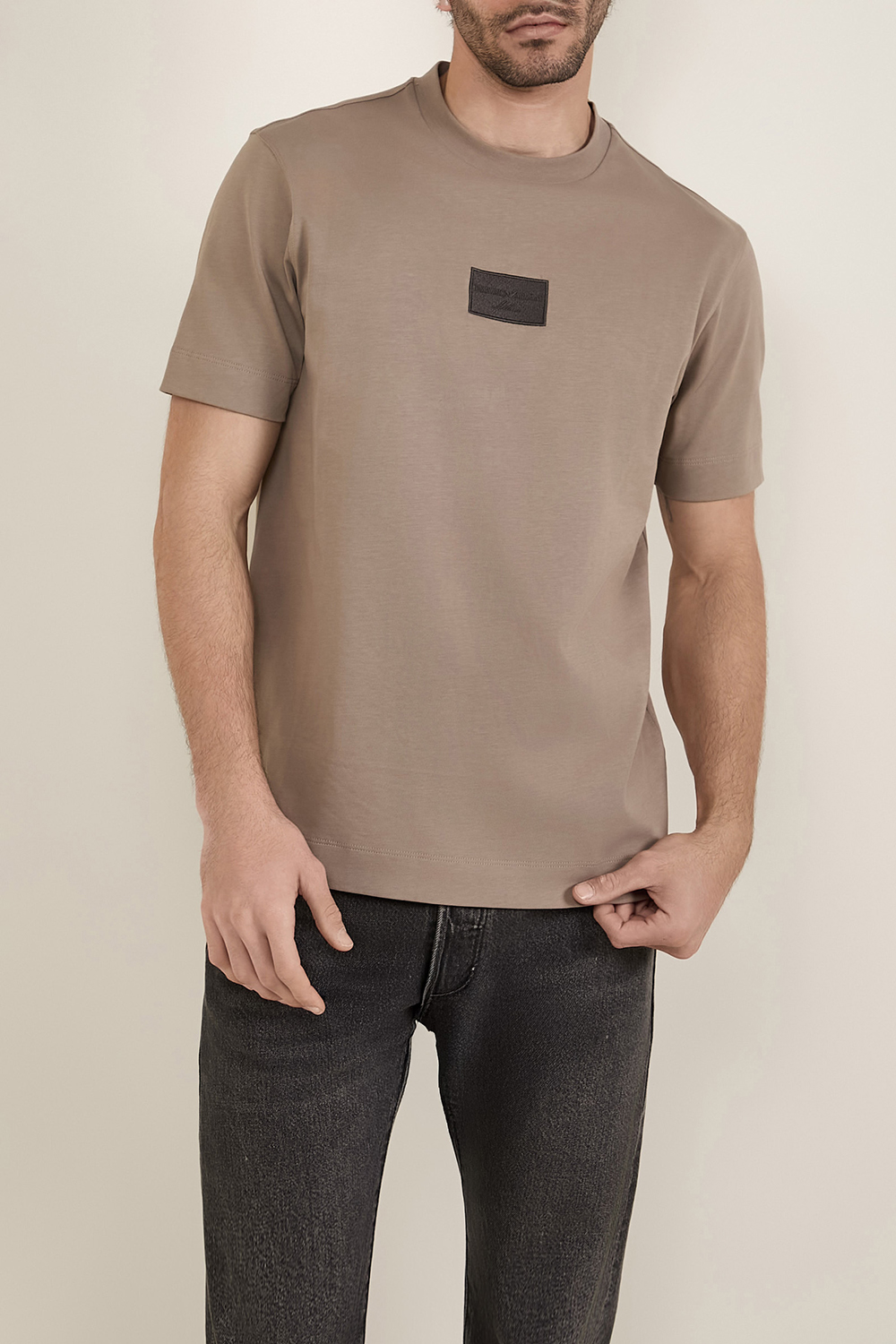 תמונת דוגמן קידמית של חולצת טי