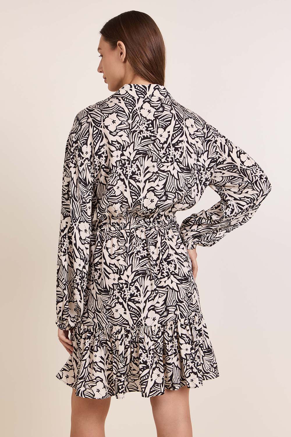 תמונת דוגמן אחורית של שמלת מיני