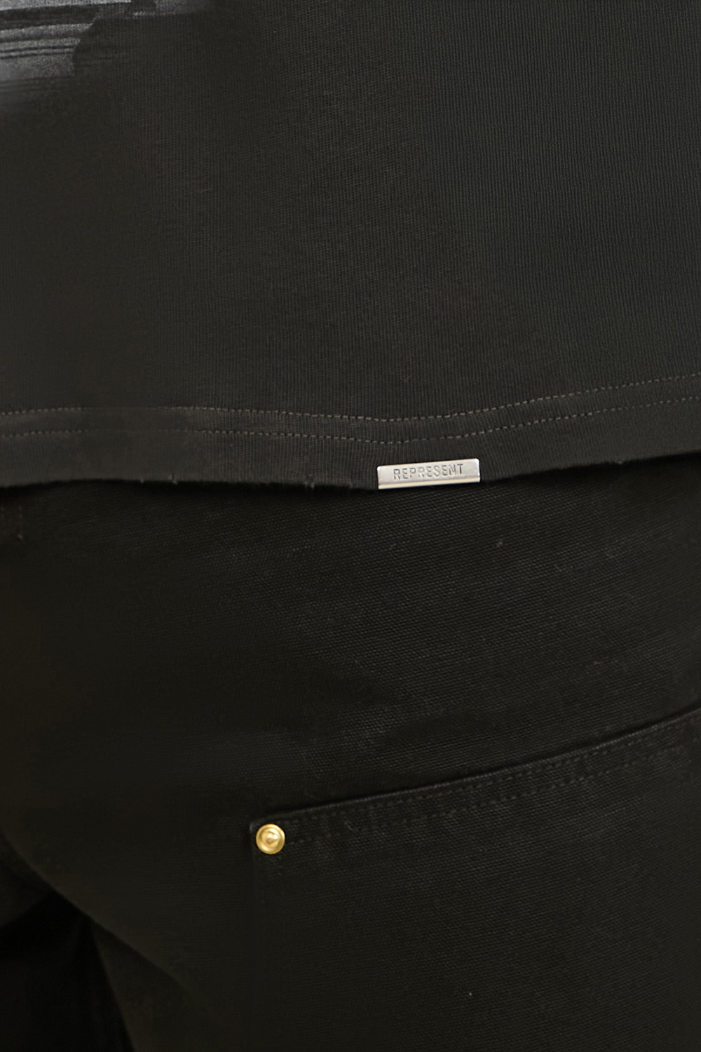 תמונת דוגמן אחורית של חולצת טי אטלס