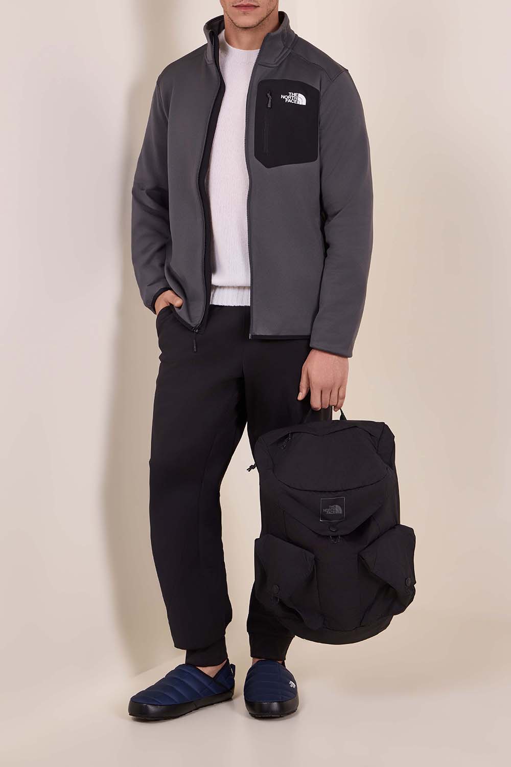 תמונת דוגמן קידמית של תיק גב