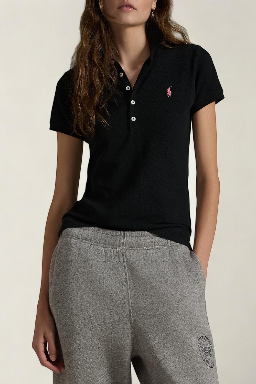 תמונת דוגמן קידמית של חולצת פולו קצרה פינק פוני