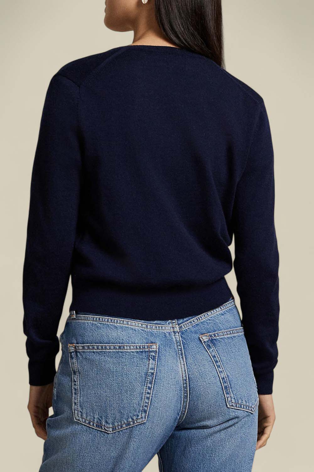 תמונת דוגמן אחורית של קרדיגן צמר