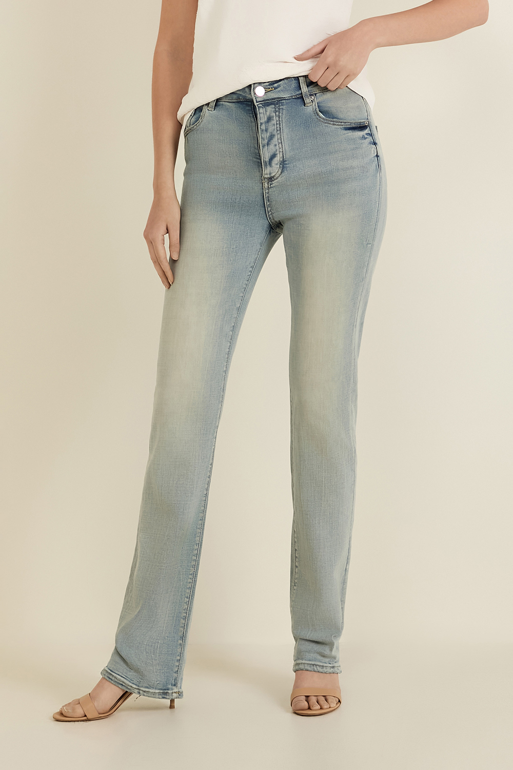 תמונת דוגמן קידמית של מכנסי ג'ינס סלים פיט