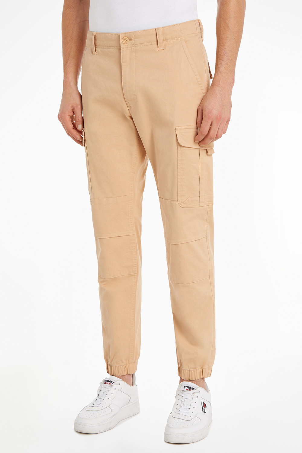 תמונת דוגמן קידמית של מכנסי קרגו מכותנה