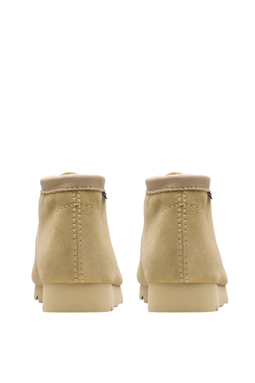 תמונת תקריב של נעלי מוקסינים דזרט