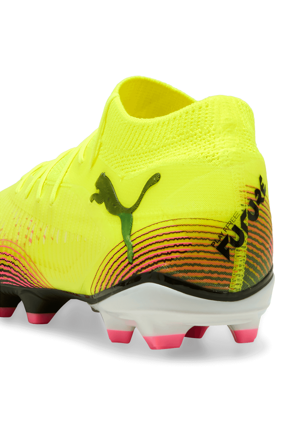 תמונת תקריב של נעלי כדורגל פיוצ'ר 8 פרו