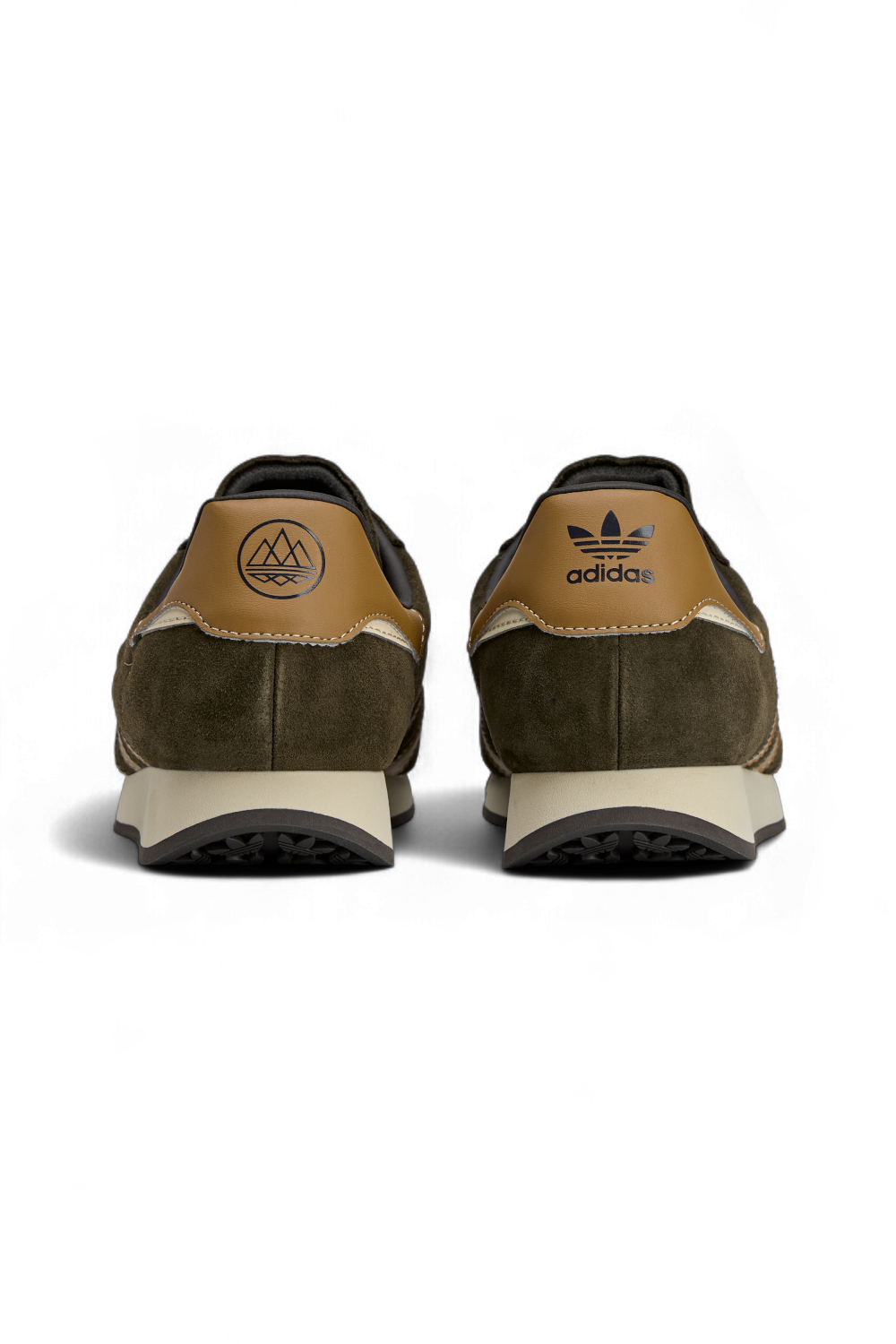 תמונת תקריב של נעלי סניקרס