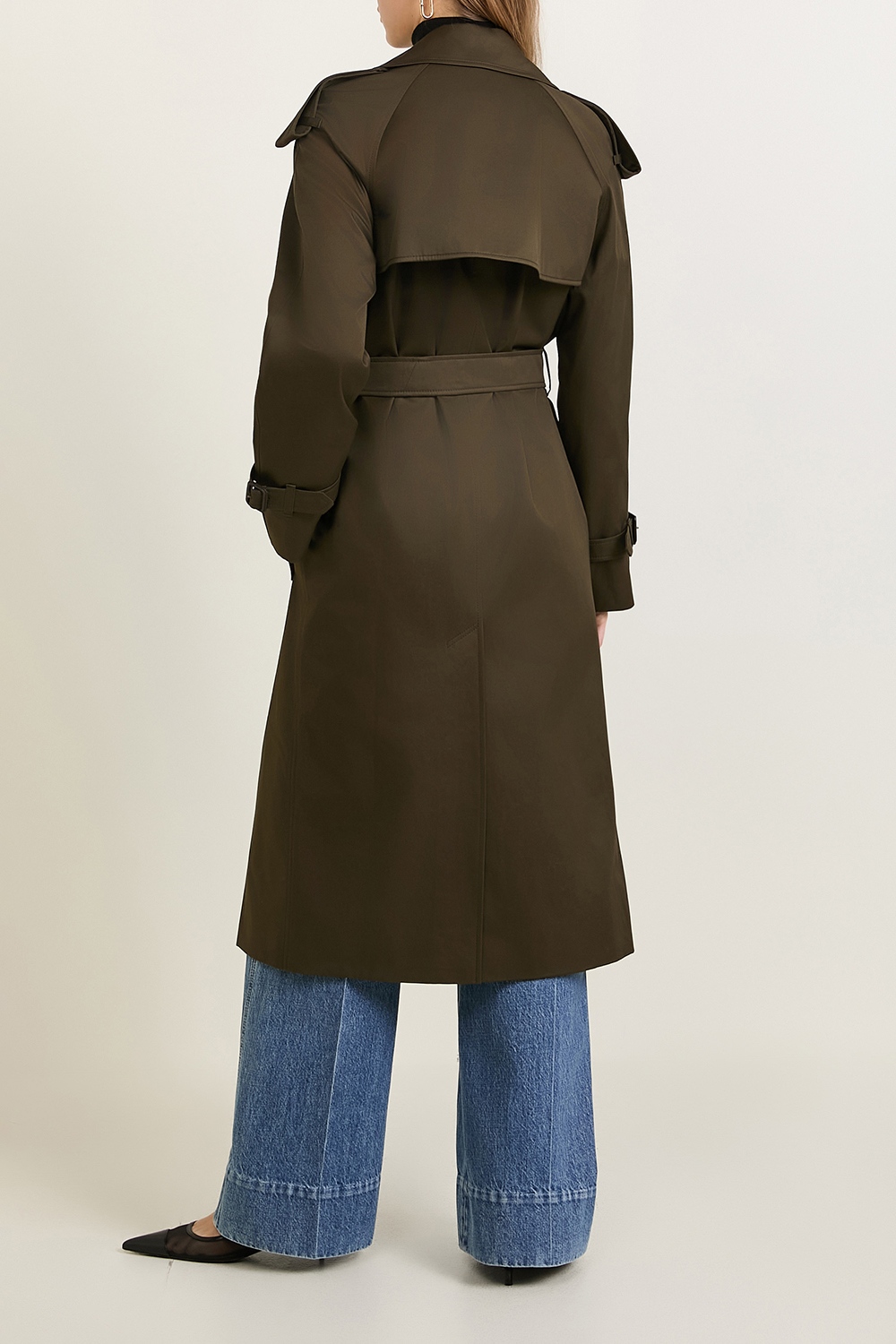 תמונת דוגמן אחורית של מעיל טרנץ'