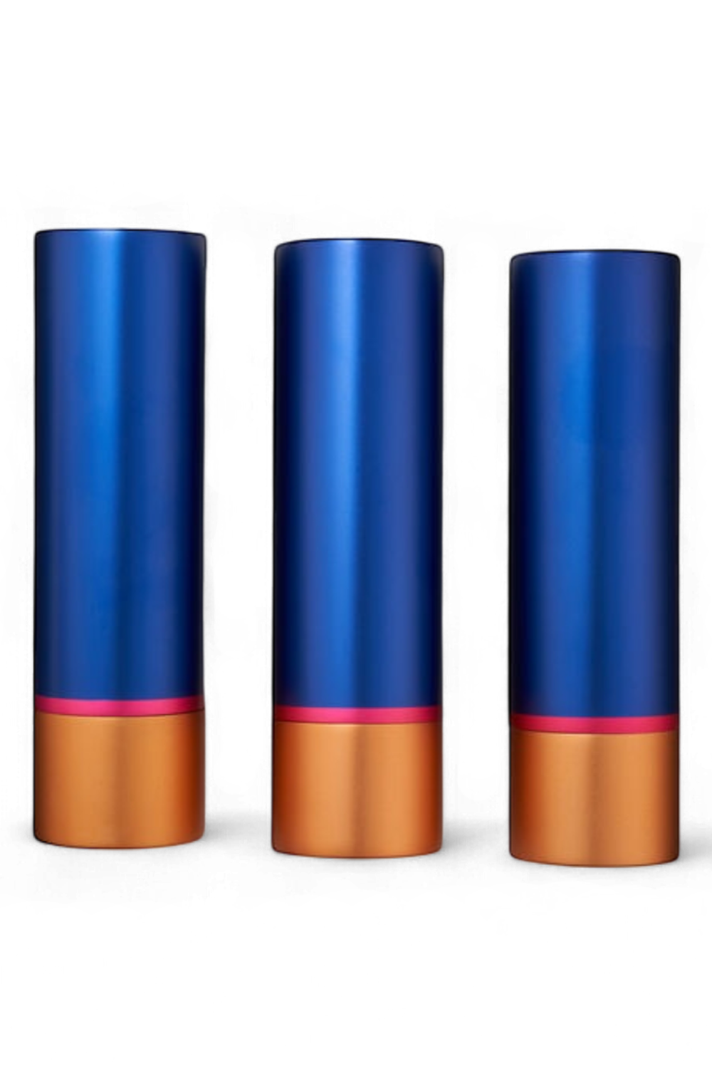 תמונת תקריב של מארז שלושה שפתוני באלם