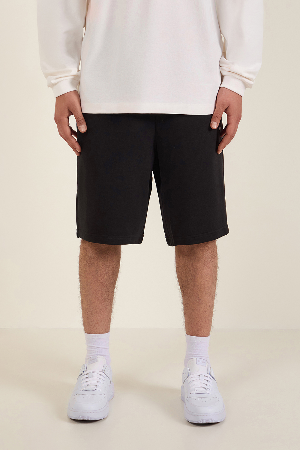 תמונת דוגמן קידמית של מכנסי ברמודה