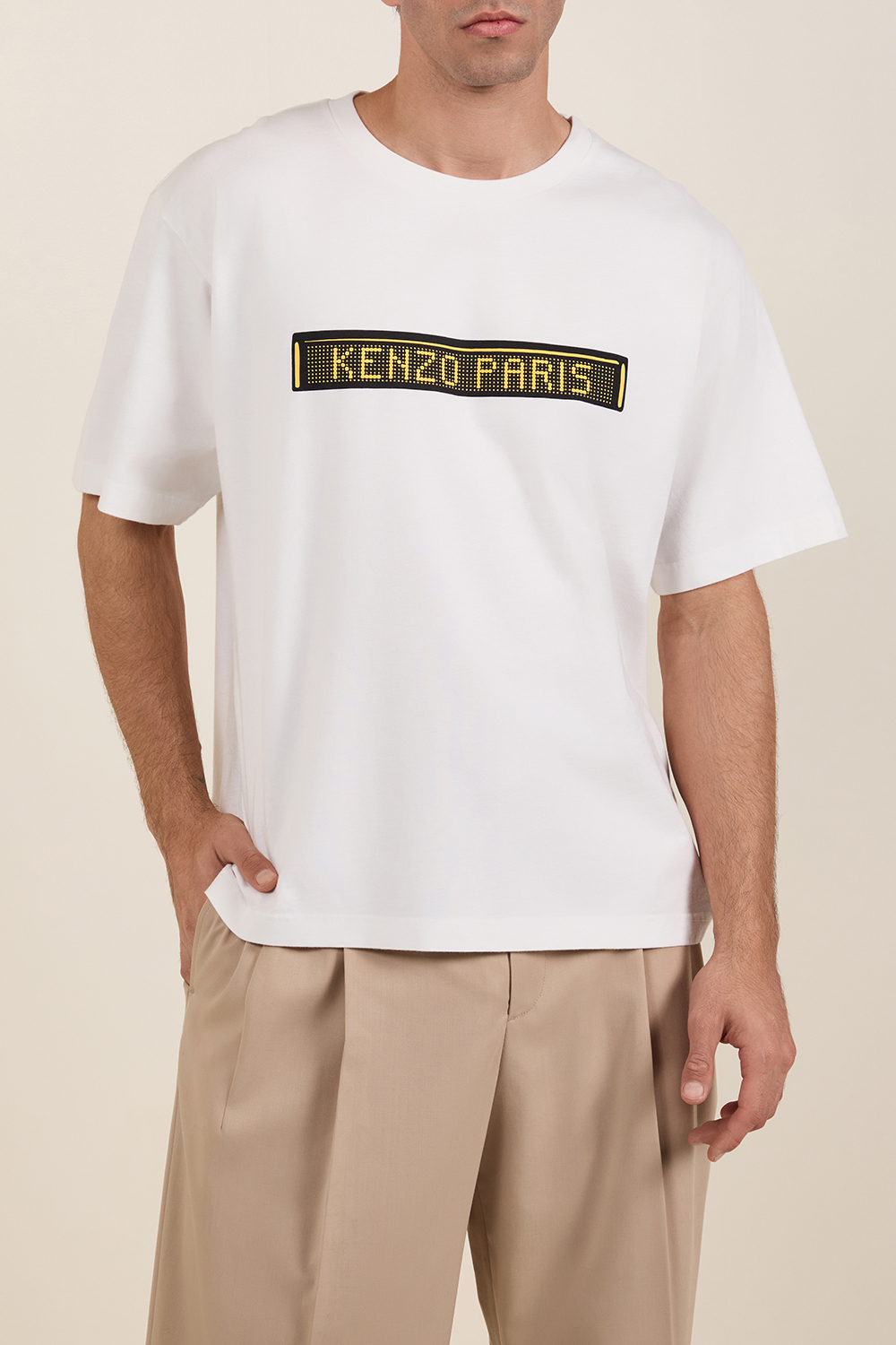 תמונת דוגמן קידמית של חולצת טי אוברסייז