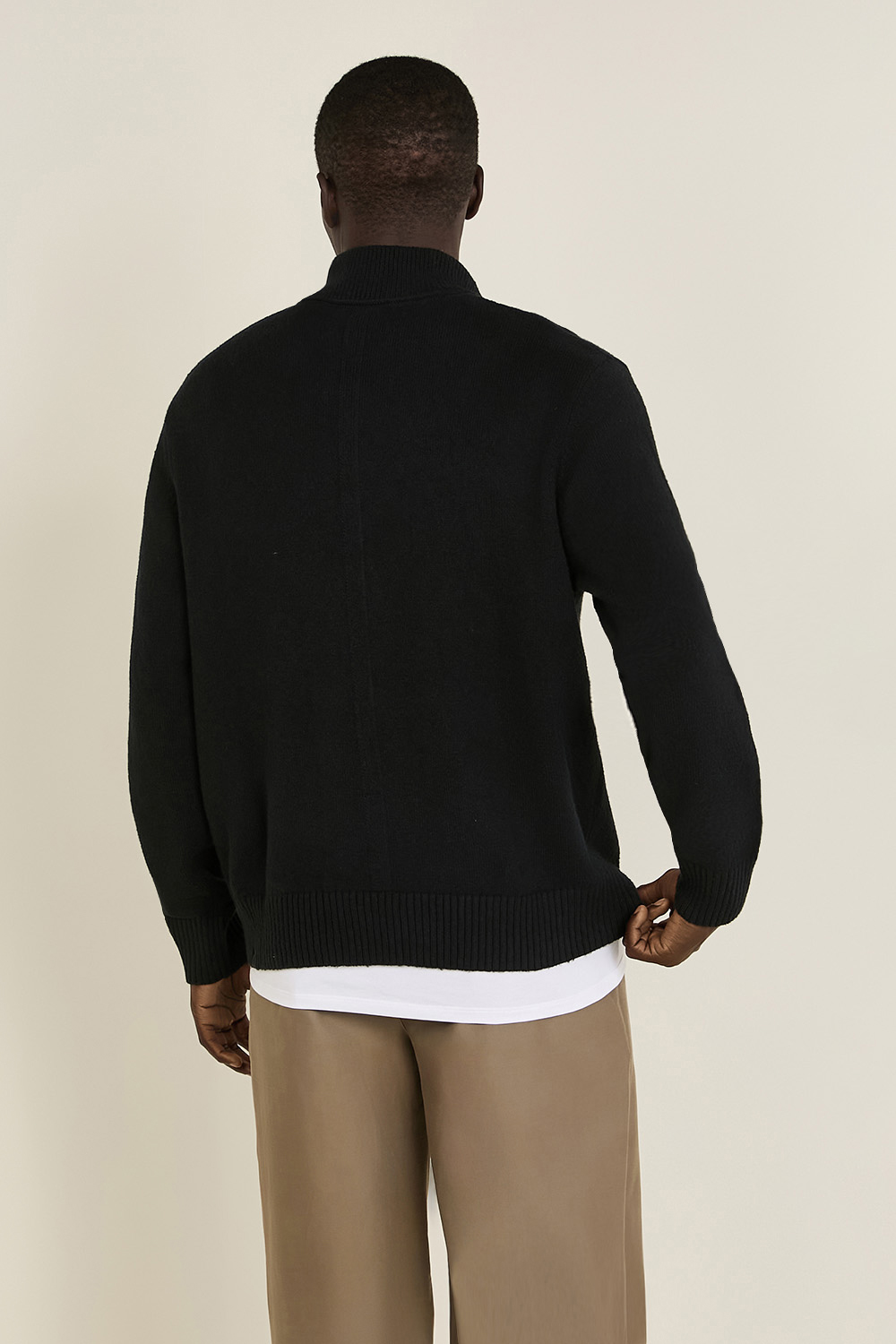 תמונת דוגמן אחורית של Relaxed-Fit Half-Zip Knit Sweater