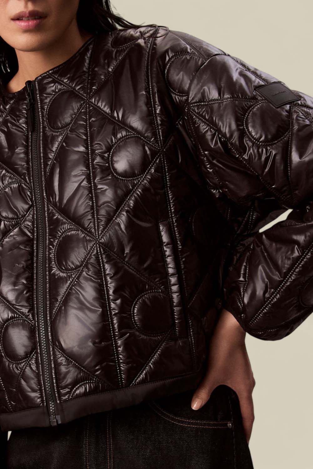 תמונת תקריב דוגמן של ז'קט פוך דו-צדדי