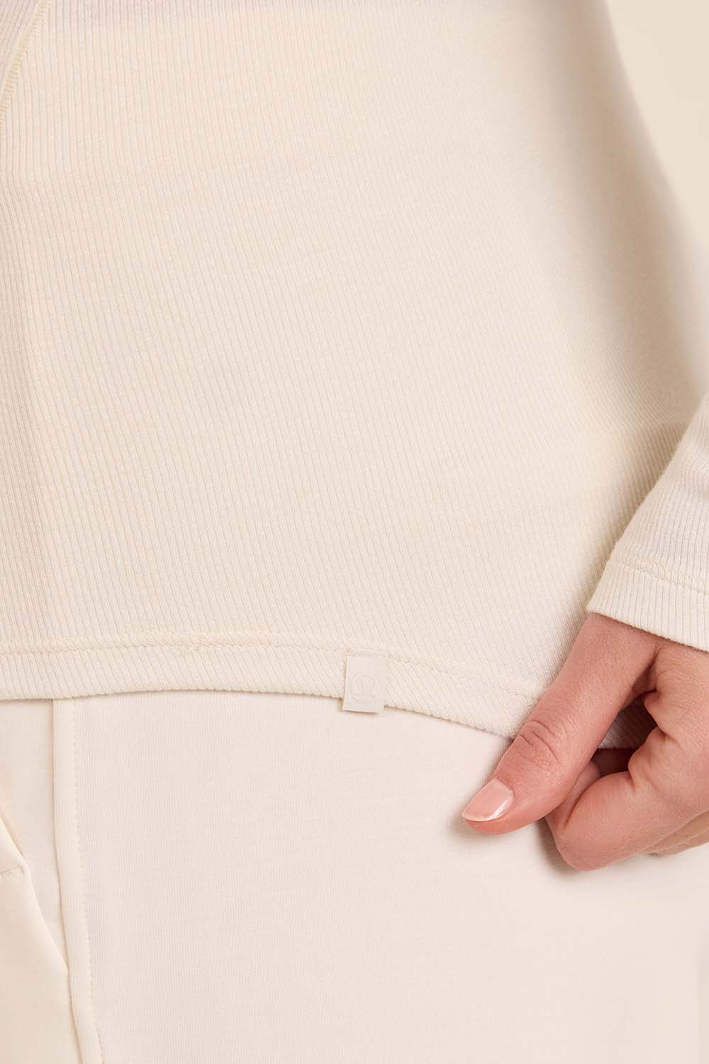 תמונת תקריב דוגמן של Hold Tight Long-Sleeve Shirt