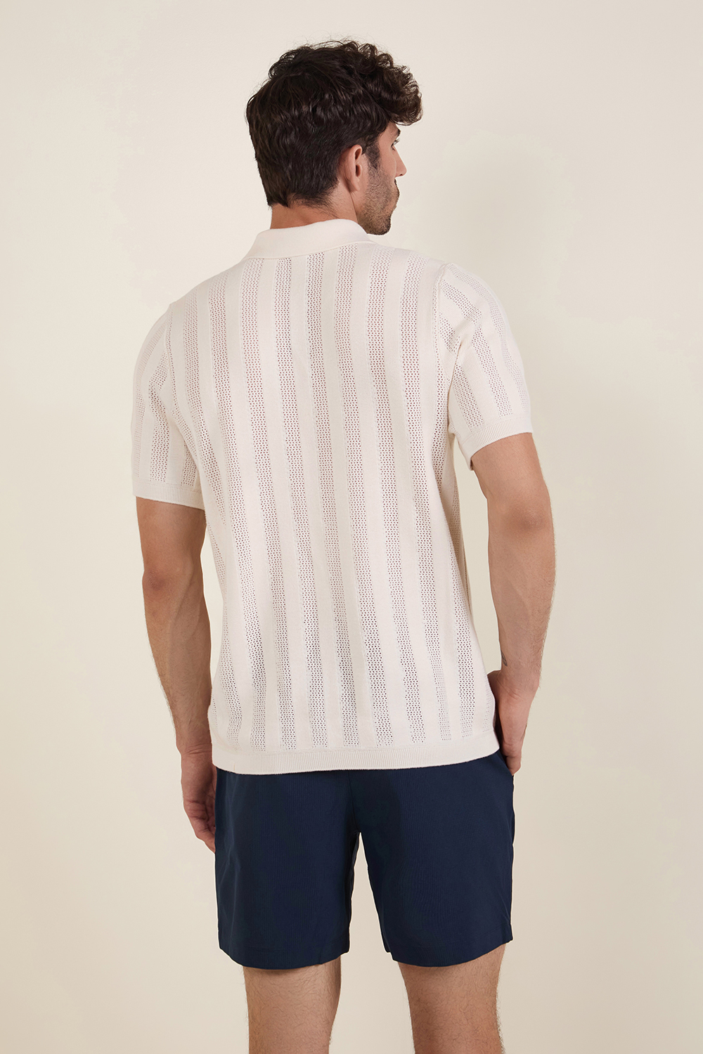 תמונת דוגמן אחורית של Cotton Blend Ribbed Short-Sleeve Polo Shirt